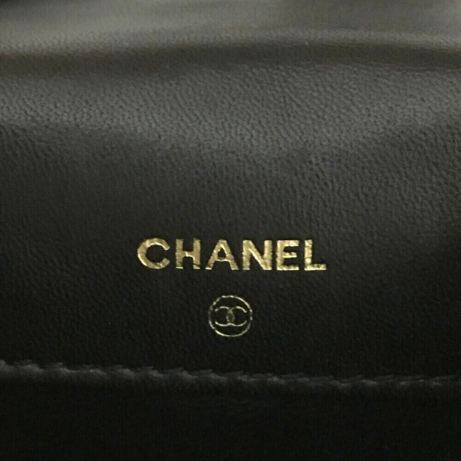 100% Authentic CHANEL Quilted Matelasse CC Logo Lambskin Chain Crossbody Bag