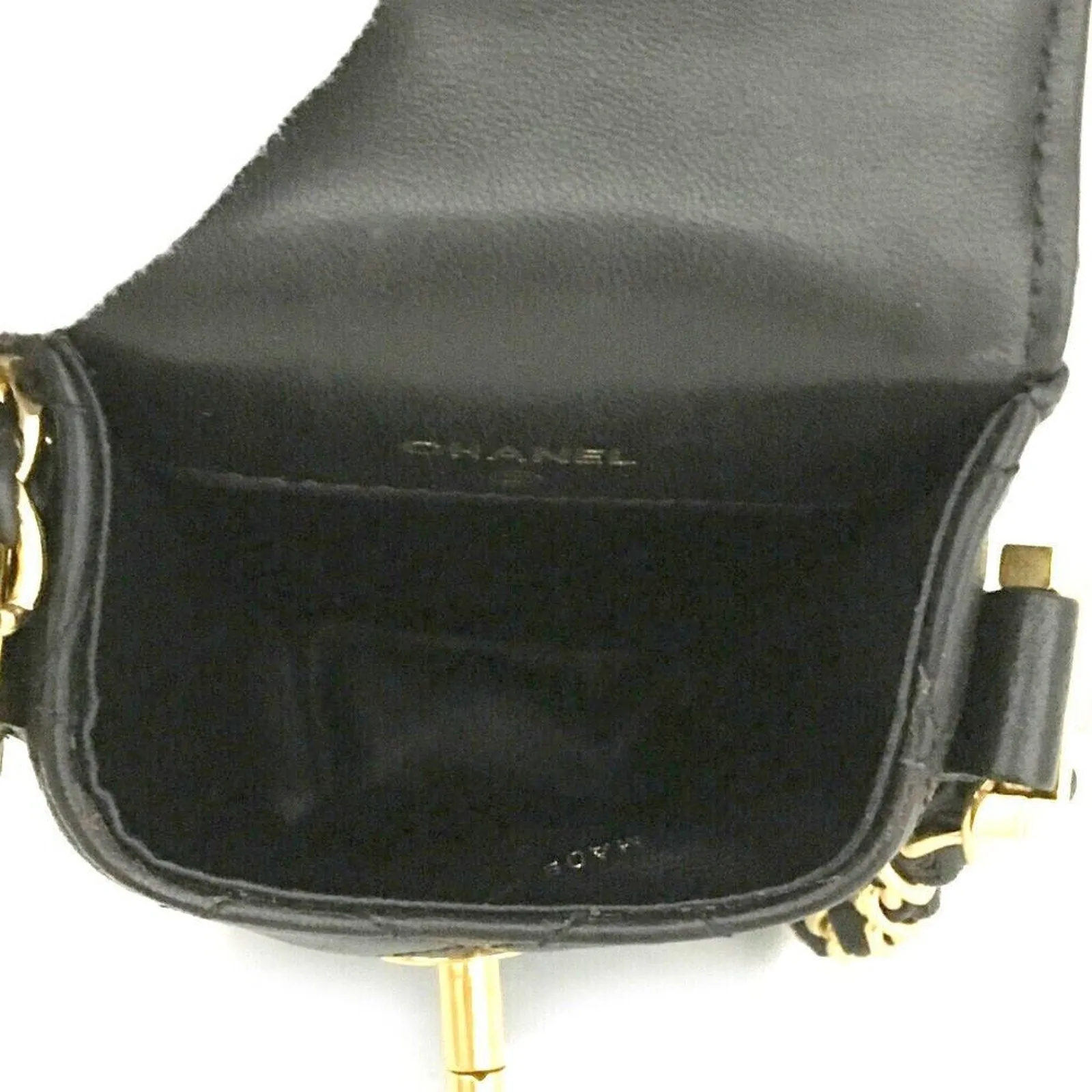 100% Authentic CHANEL Quilted Matelasse CC Logo Lambskin Chain Crossbody Bag