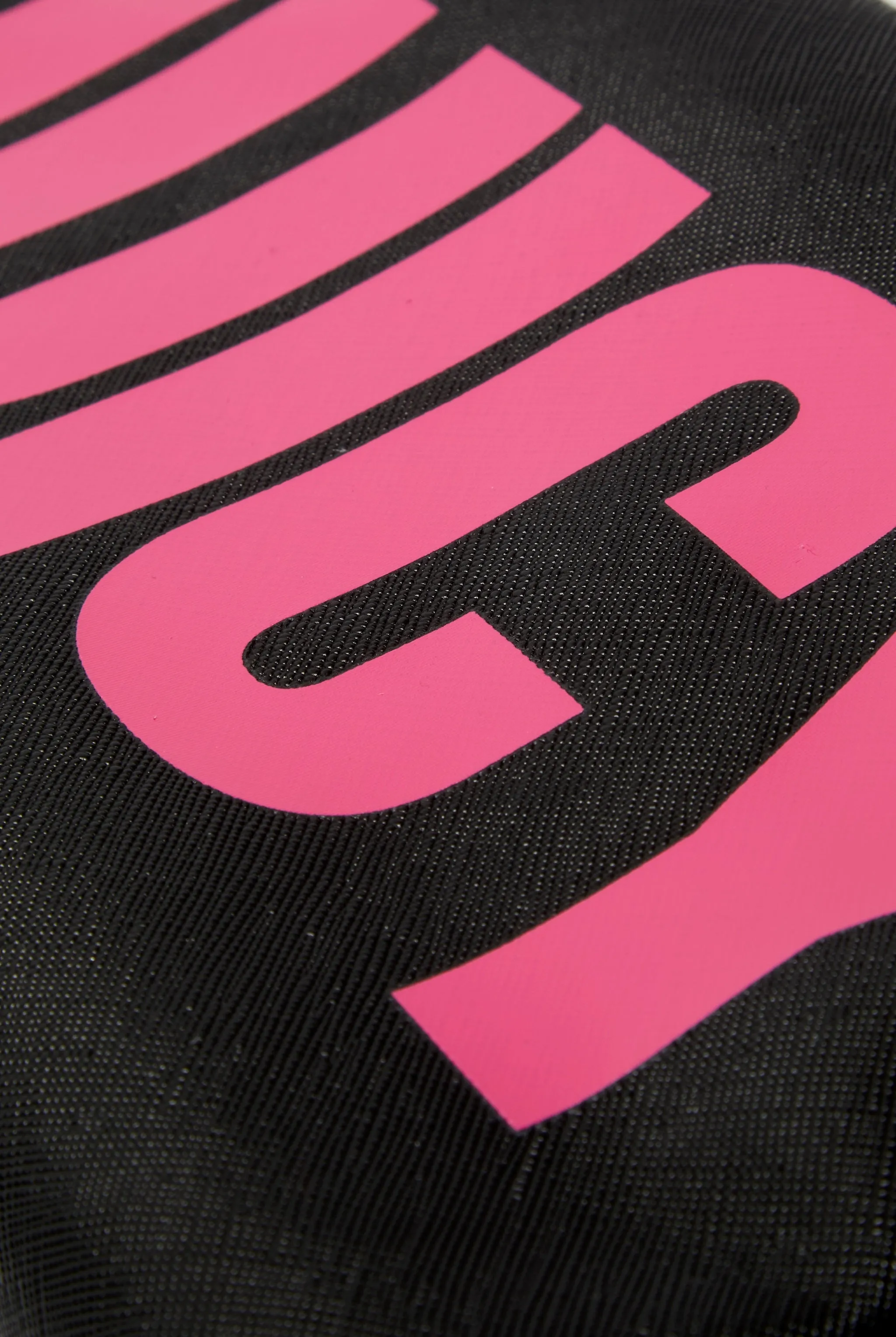 BLACK GRAPHIC WASH BAG