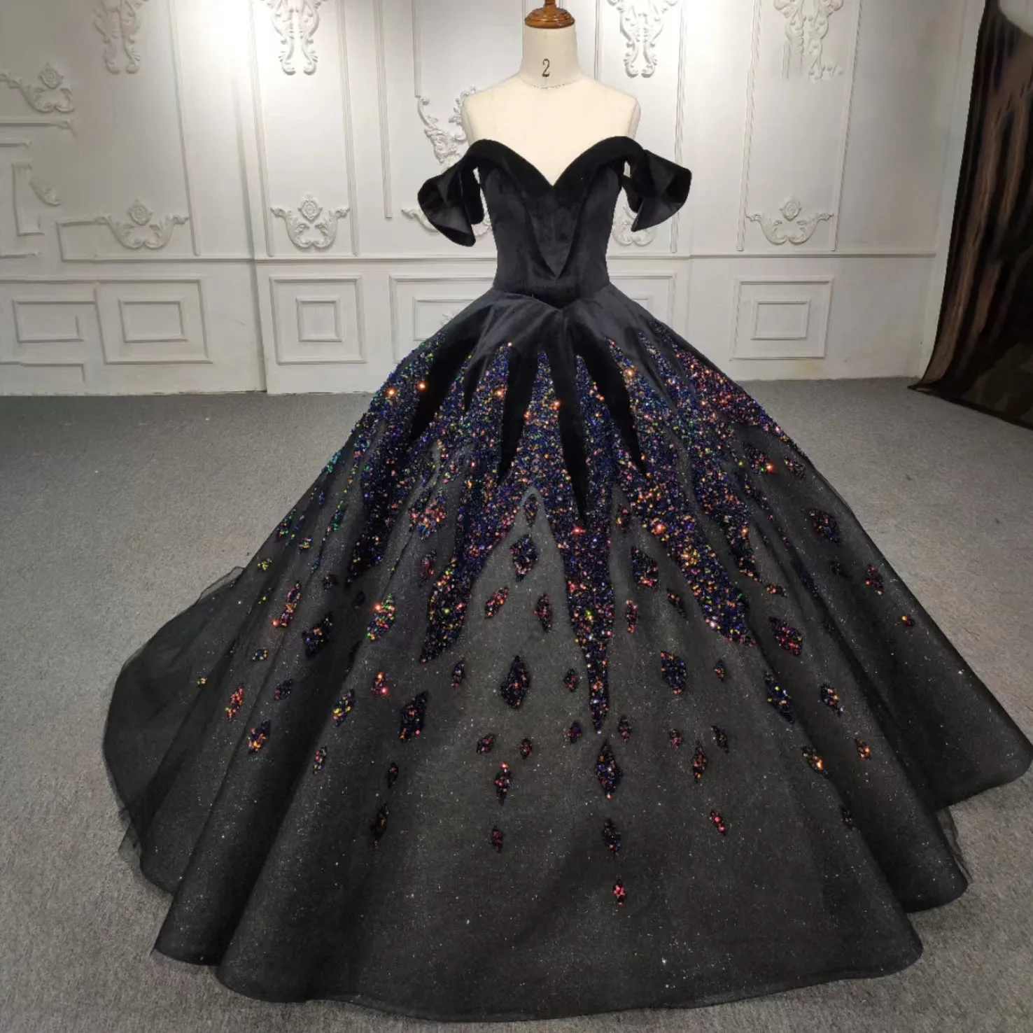 Classic Black Quinceanera Dresses Ball Gown Beading Off-the-shoulder Evening Dresses