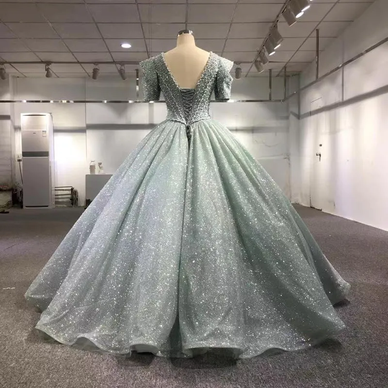 Elegant Evening Dresses Lace V-neck Sleeveless Quinceanera Dresses Ball Gown with Pearls
