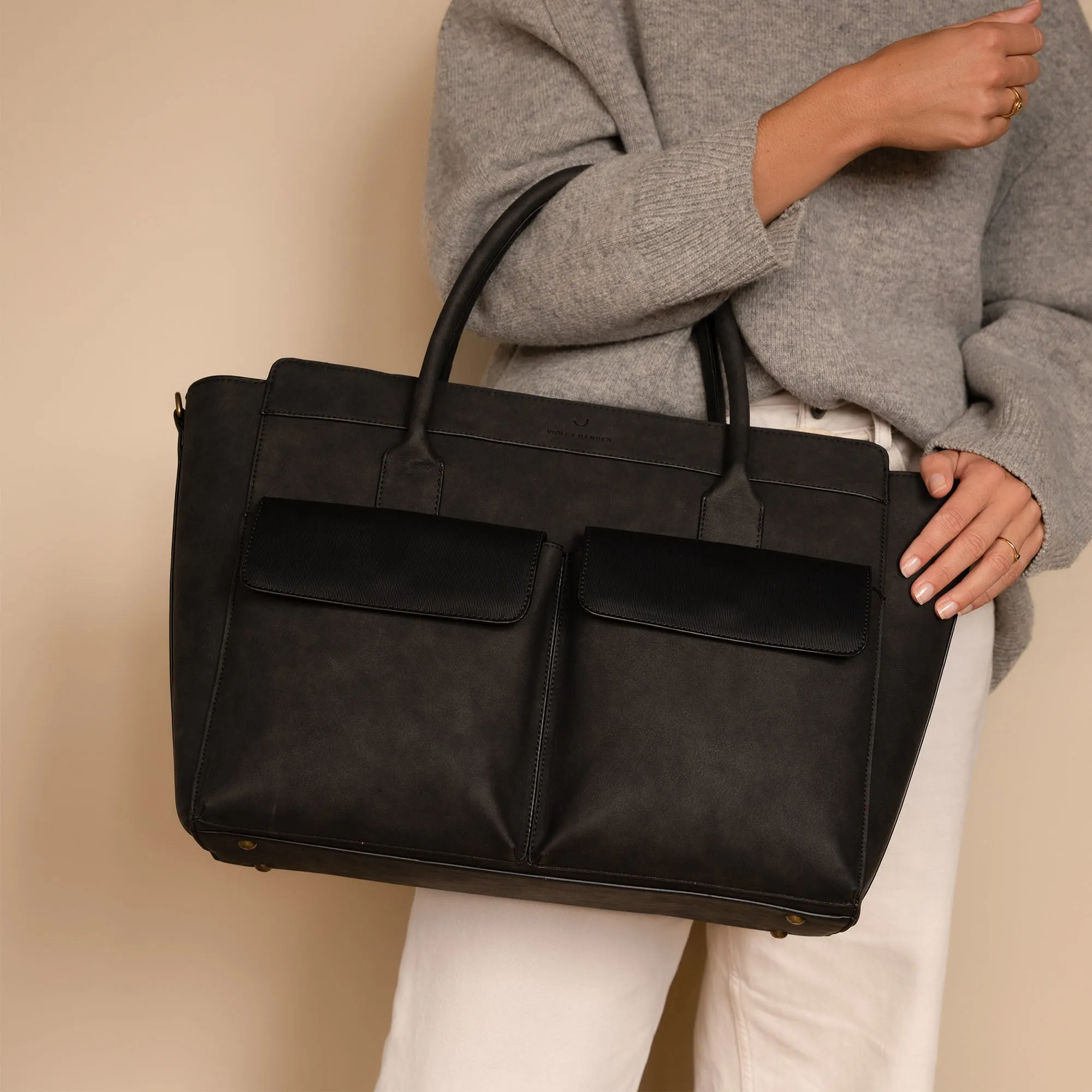 Essential Bag black handbag with 16.7 inch laptop compartment