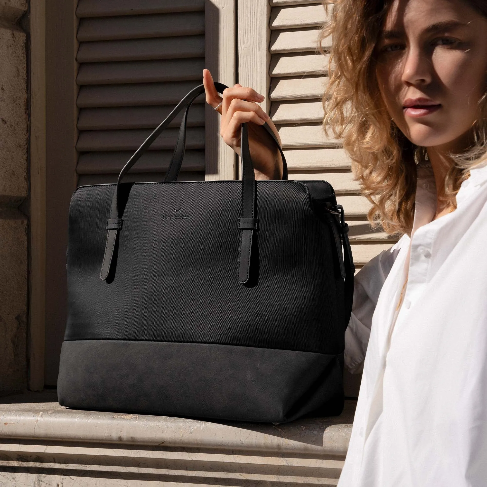 Essential Bag black shoulder bag