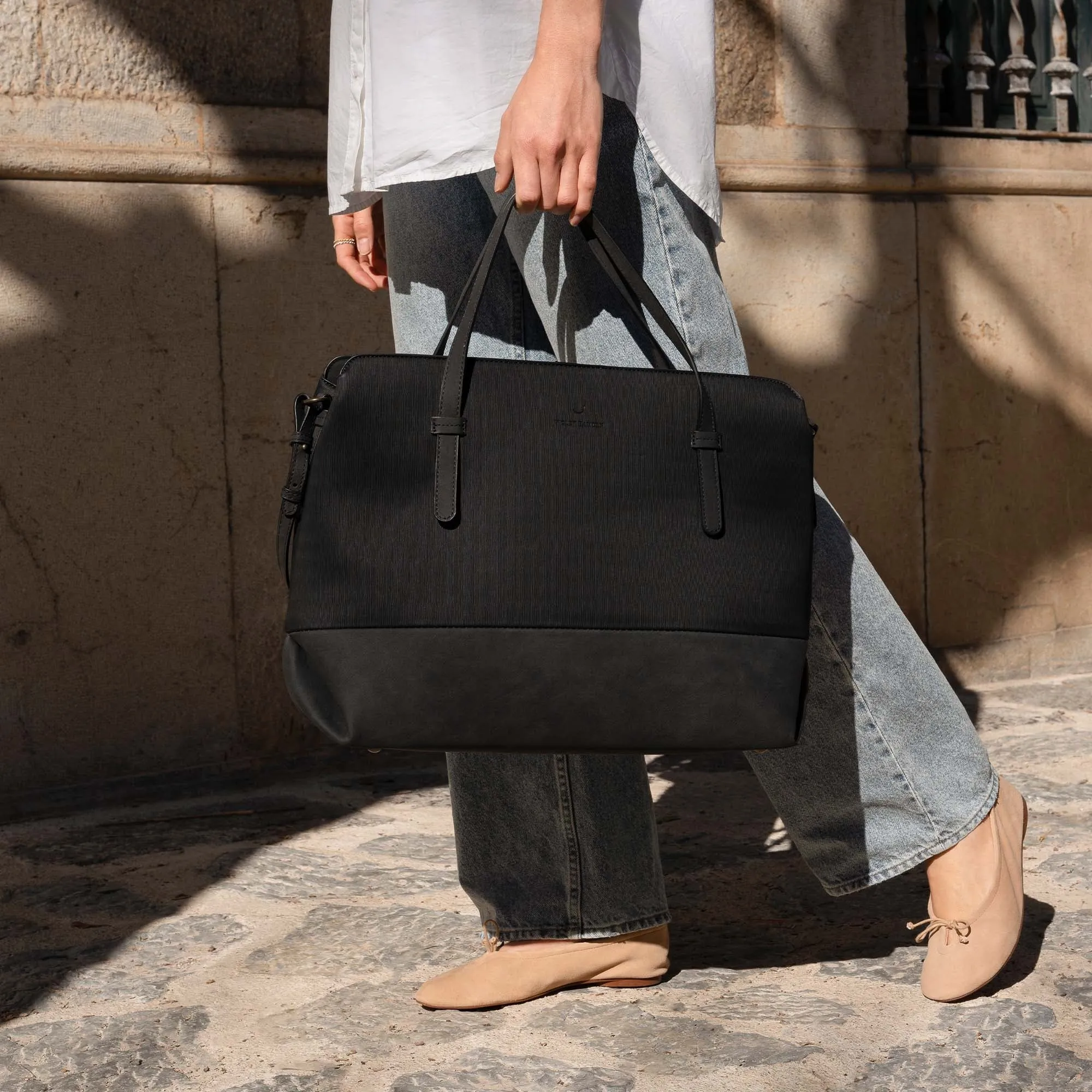 Essential Bag black shoulder bag