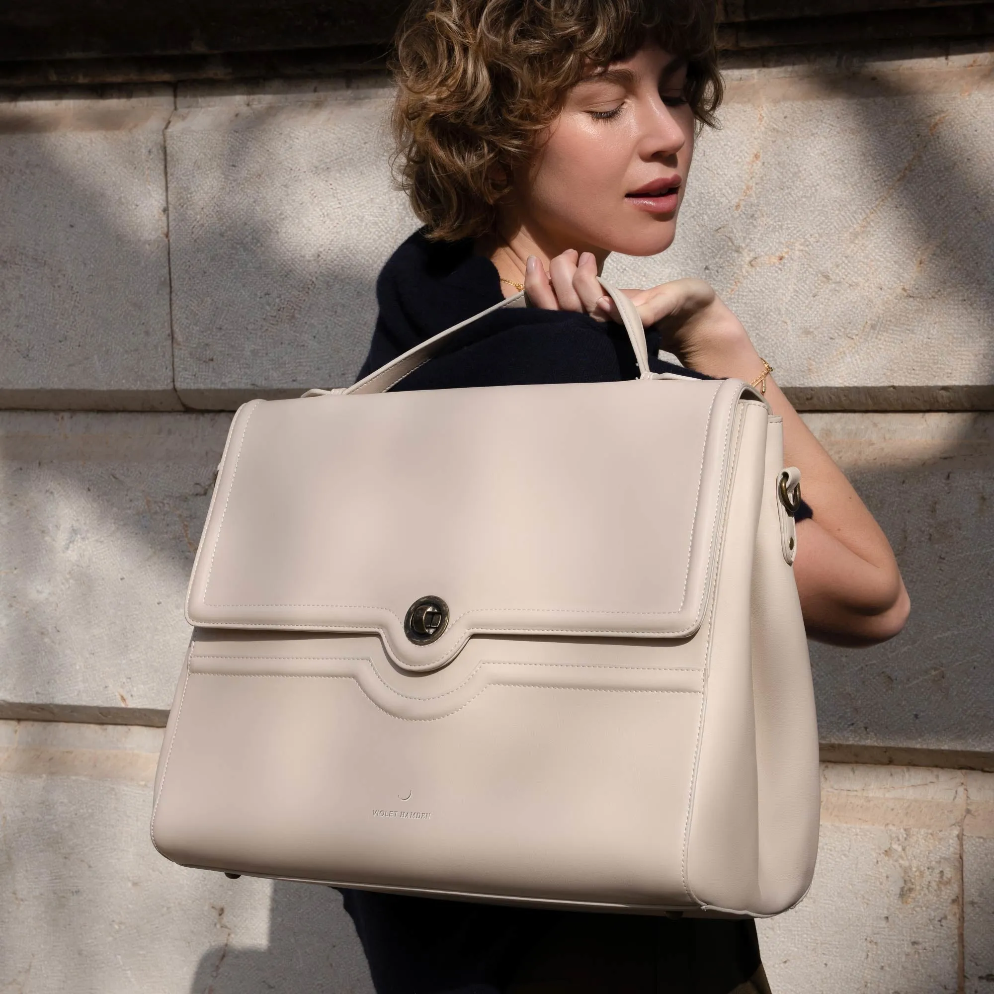 Essential Bag cream handbag with 16.4 inch laptop compartment