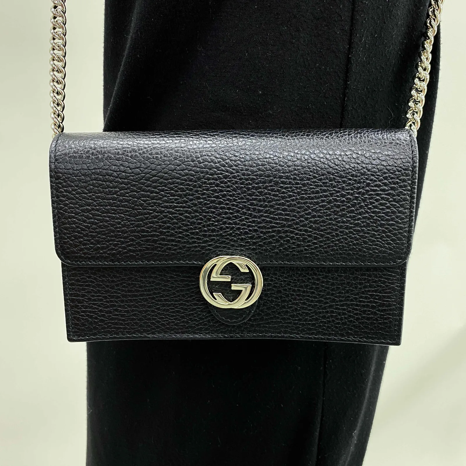 Gucci GG Black Crossbody Handbag Calf Leather Gold Chain Purse Bag Italy NEW