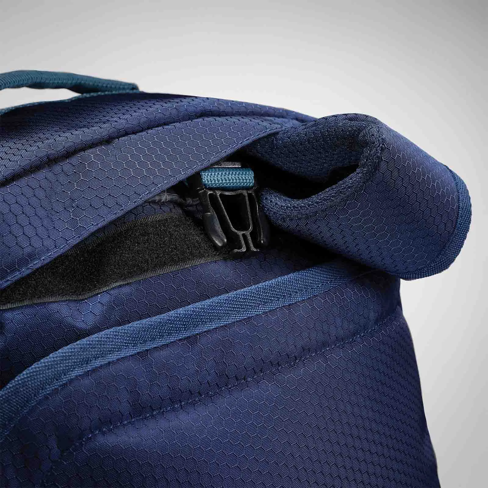 High Sierra Fairlead 56cm Convertible Duffel Navy
