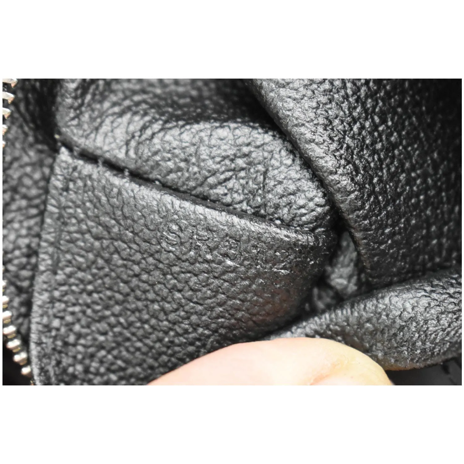 LOUIS VUITTON Epi Leather Pochette Cosmetic Pouch Black