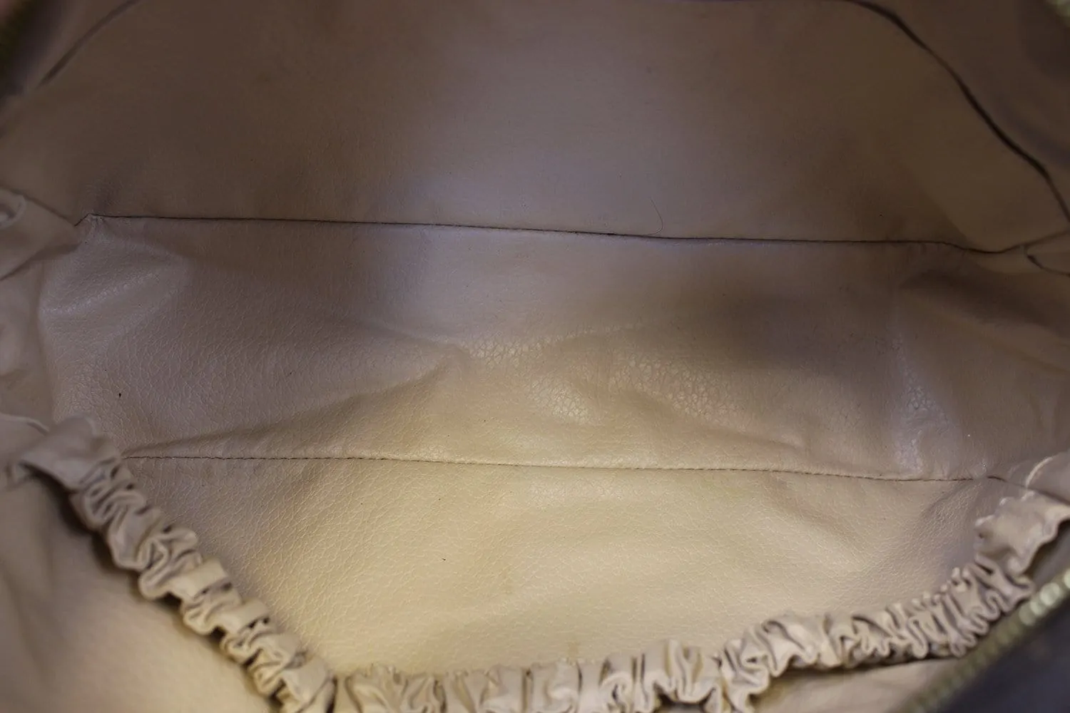 LOUIS VUITTON Monogram Canvas Trousse Toilette 28 Clutch
