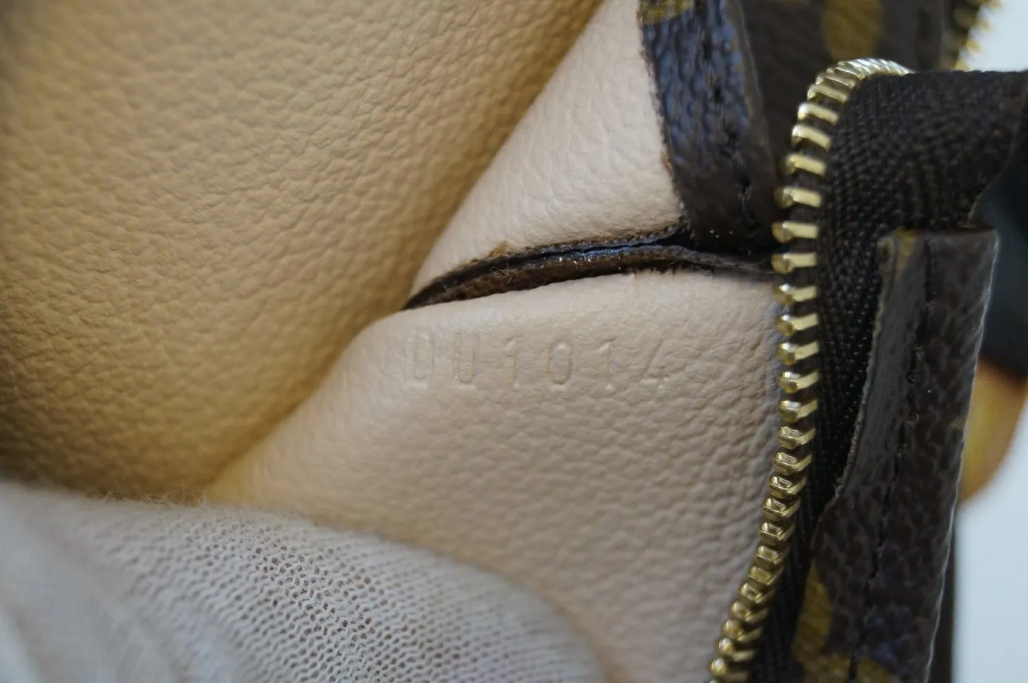 LOUIS VUITTON Monogram Poche Toilette 19 Cosmetics Pouch