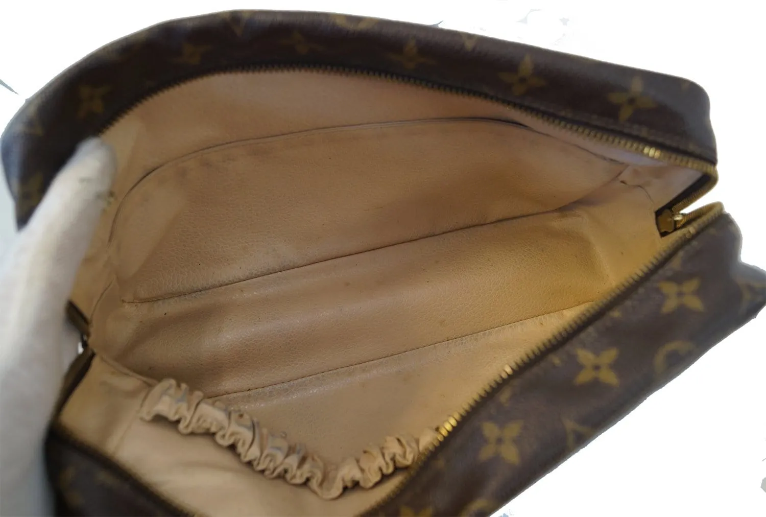 LOUIS VUITTON Monogram Trousse Toilette 28 Cosmetic Pouch