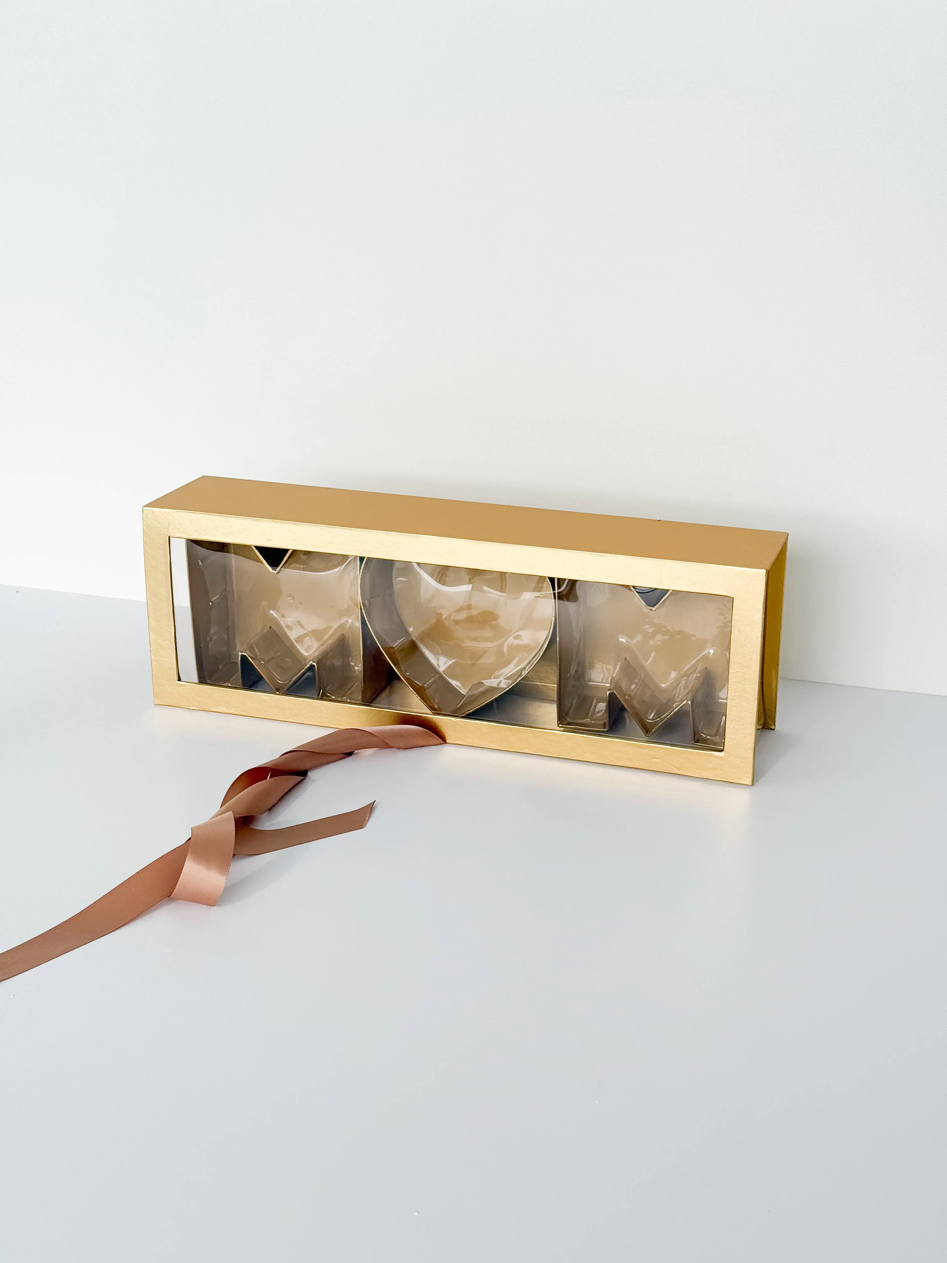 Luxury MOM Flower & Gift Box with Hollowed-Out Design