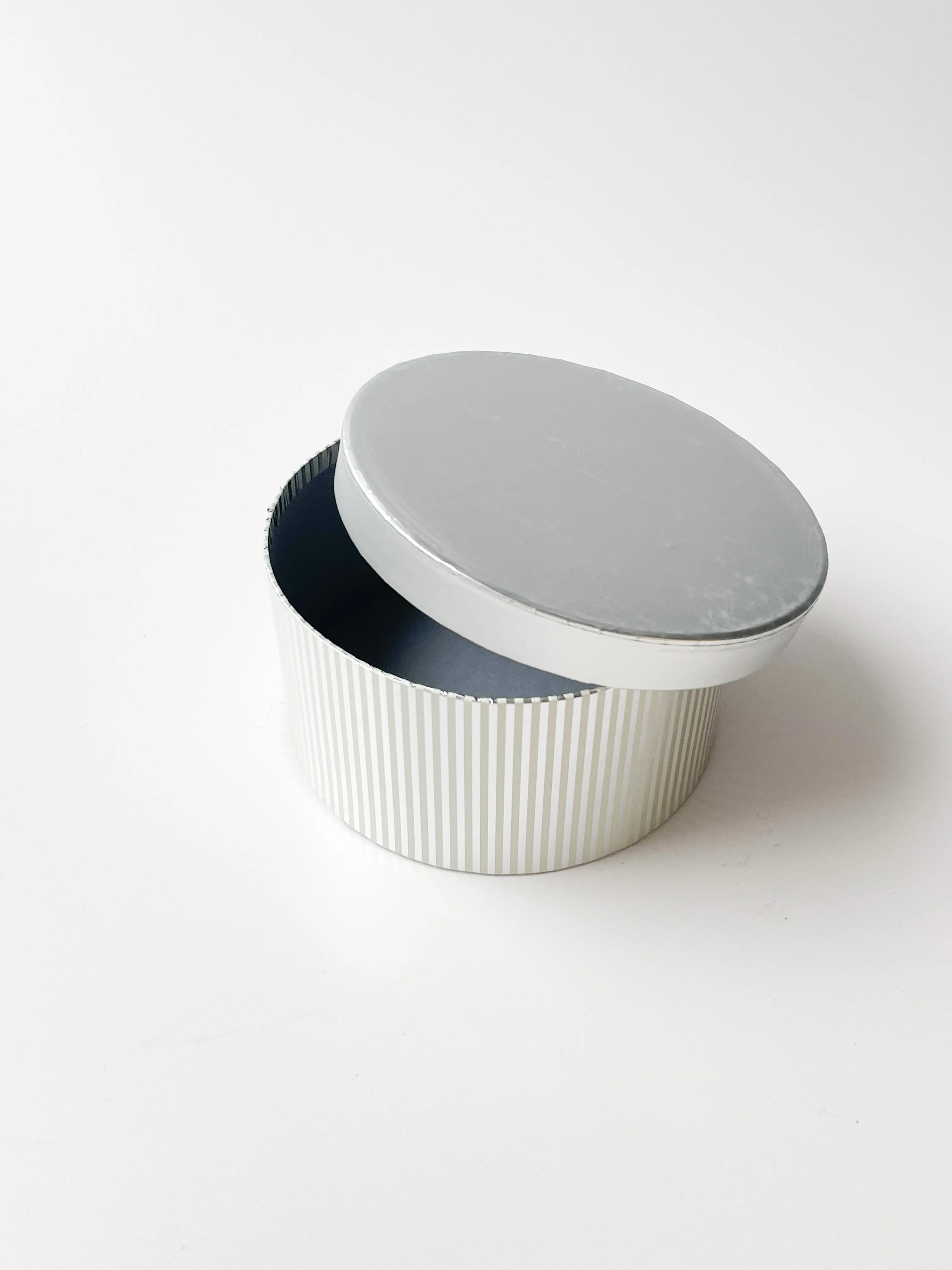 Round Planter Flower Box With Vertical Lines