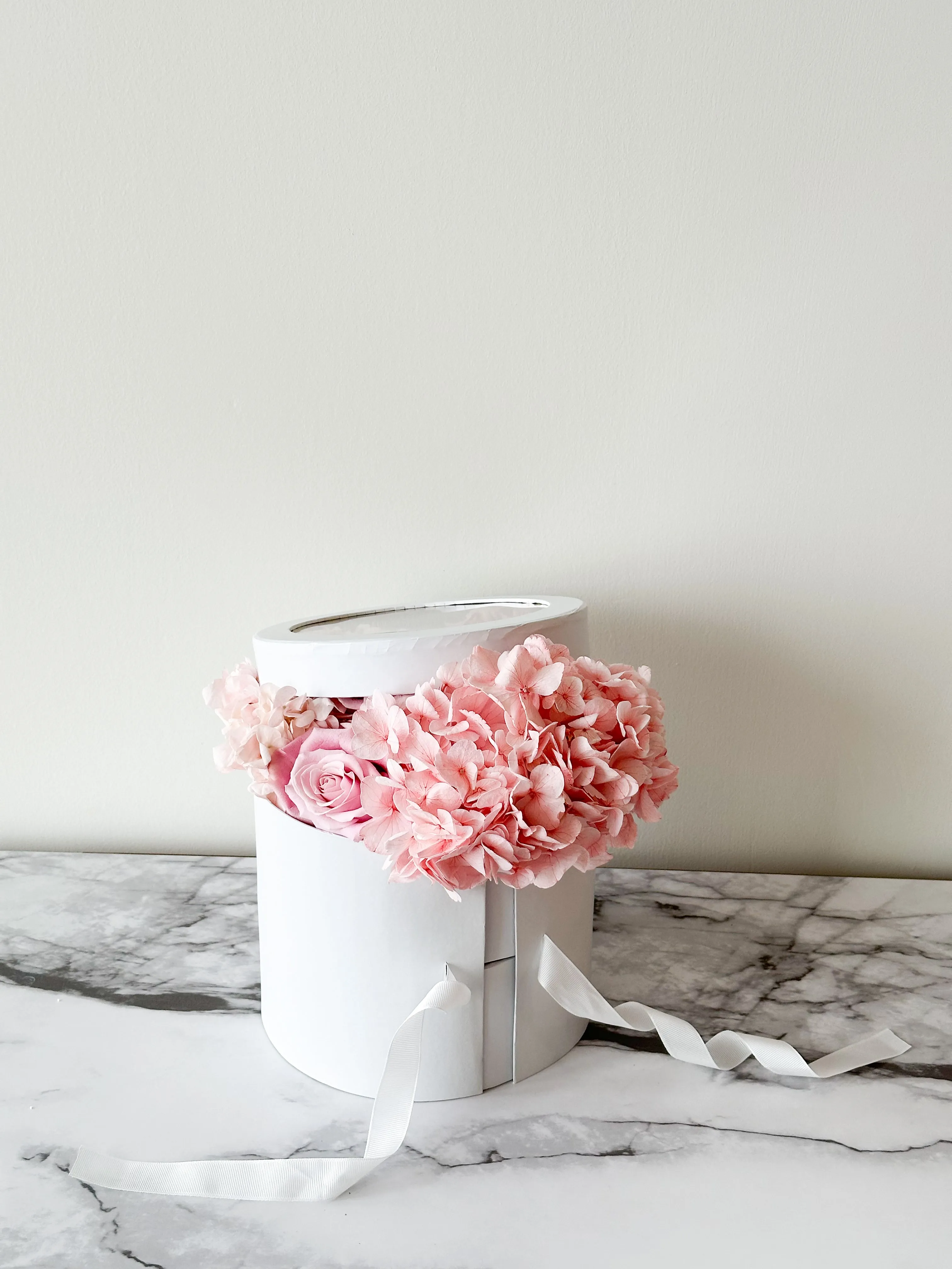 Round two-drawer Flower/Gift Box with Clear Lid