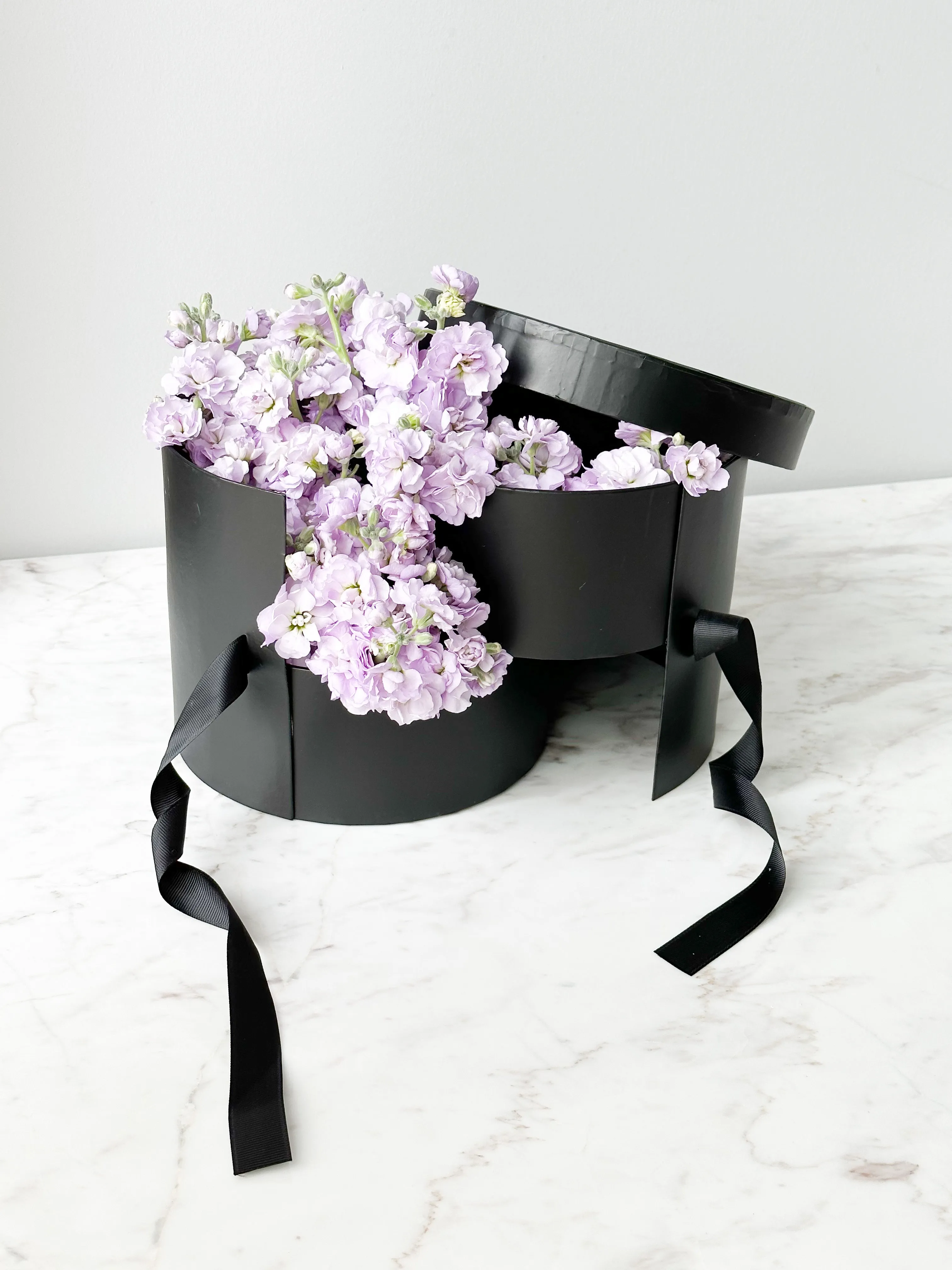 Round two-drawer Flower/Gift Box with Clear Lid