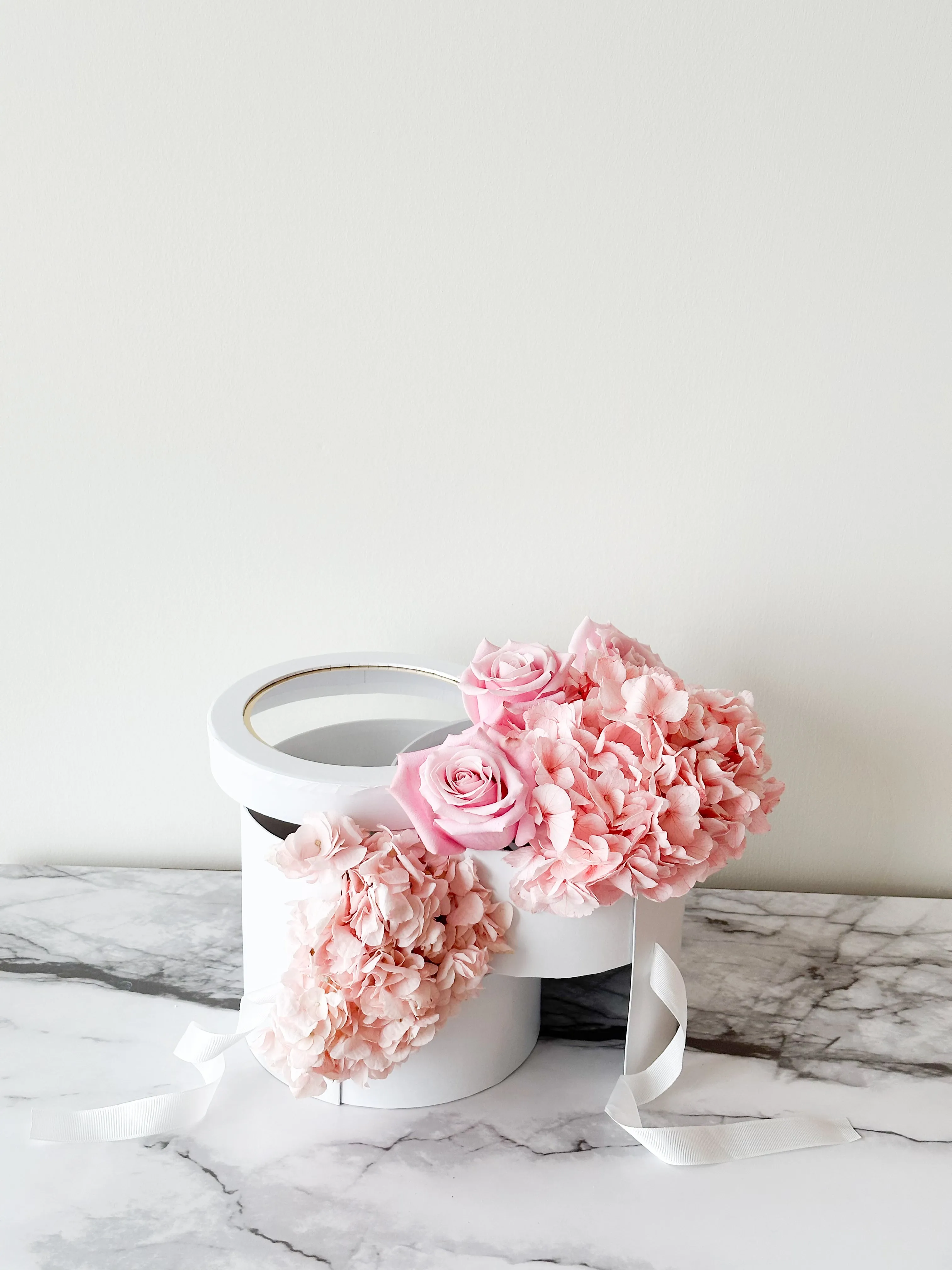 Round two-drawer Flower/Gift Box with Clear Lid