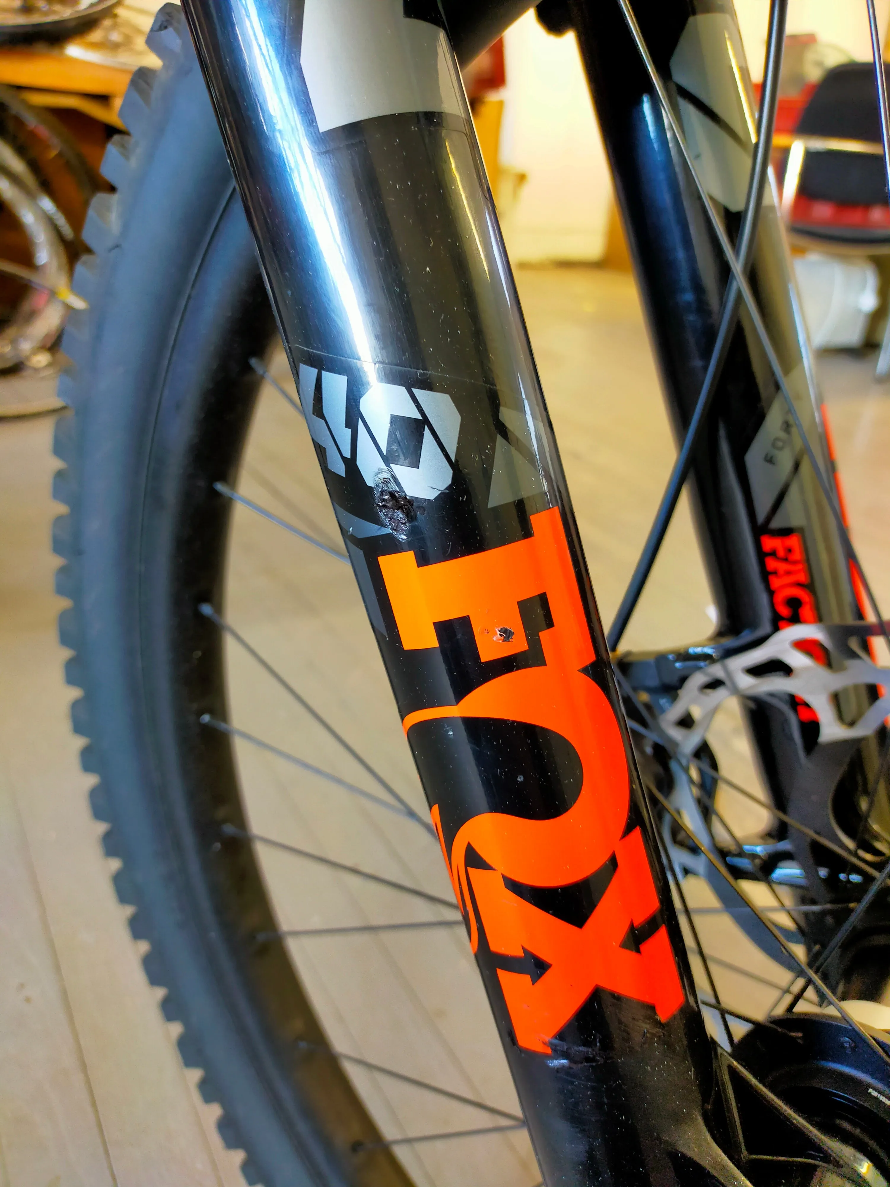 Santa Cruz V10 7 MX CC X01 Reserve Downhill Ex-Demo Mountain Bike  - Oxblood