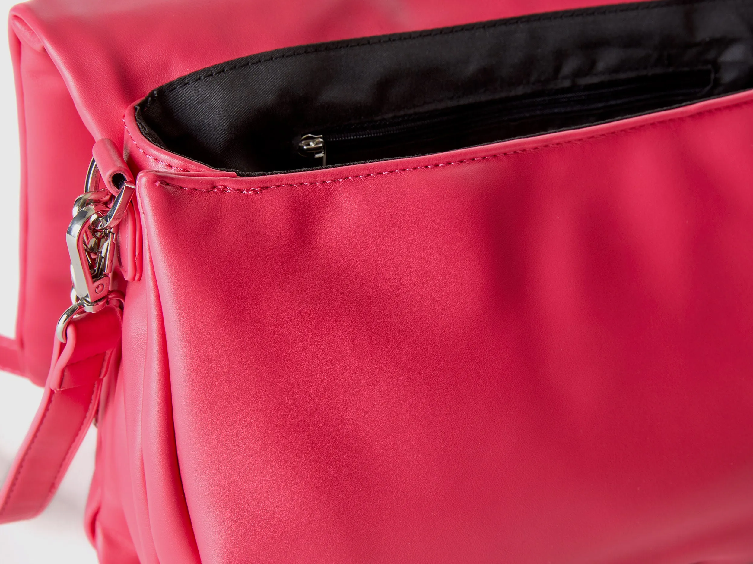 Solid Magnetic Closure Handbag
