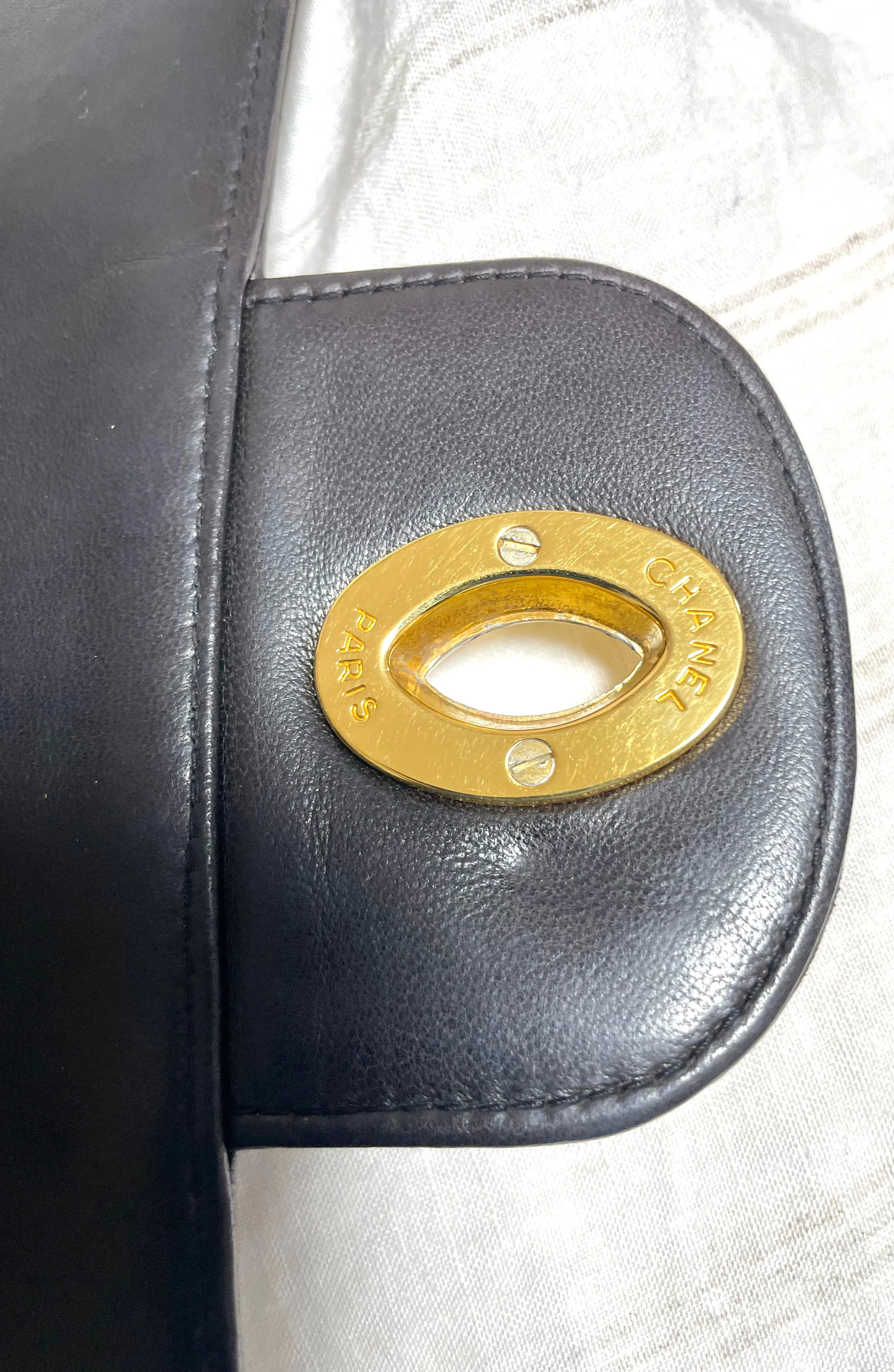 Vintage CHANEL black lambskin 2.55 classic jumbo, large chain, large shoulder bag with golden CC. Vertical stitch. 051128ac4